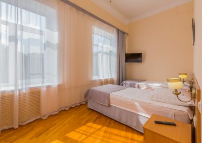 Двухместный улучшенный номер в санатории Надежда в городе Ессентуки - фотография