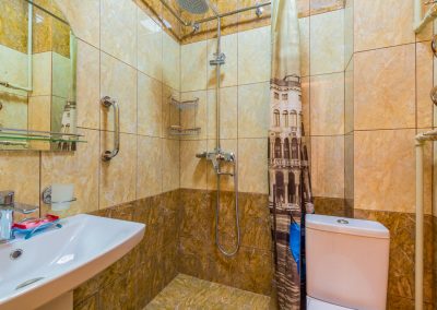 Двухместный улучшенный номер в санатории Надежда в городе Ессентуки - фотография