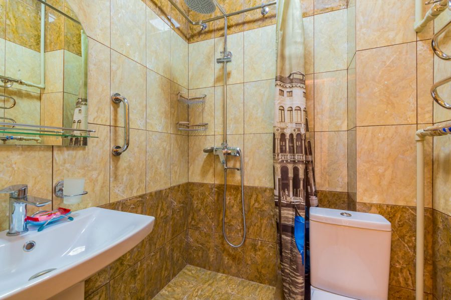 Двухместный улучшенный номер в санатории Надежда в городе Ессентуки - фотография