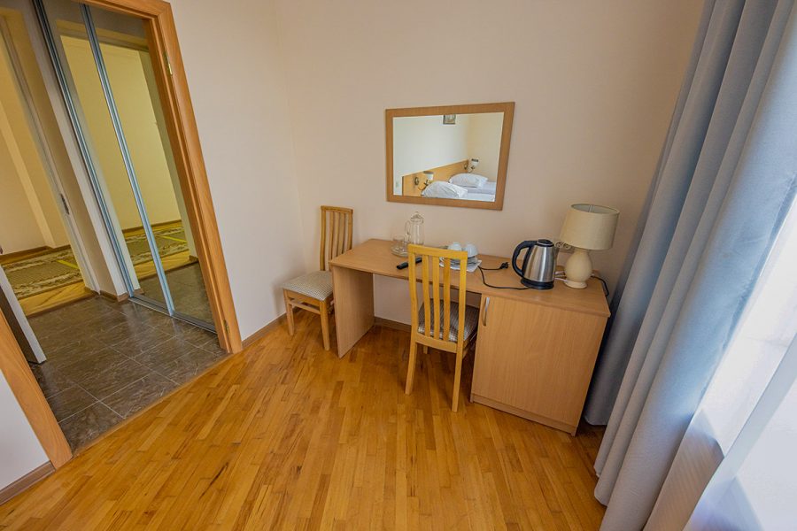 Двухместный улучшенный номер в санатории Надежда в городе Ессентуки - фотография