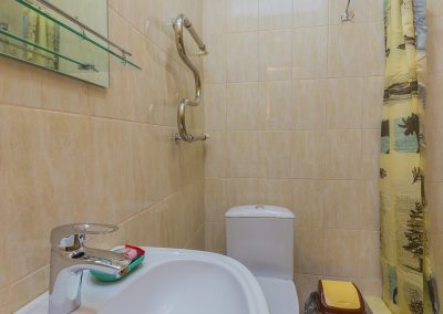 Двухместный улучшенный номер в санатории Надежда в городе Ессентуки - фотография