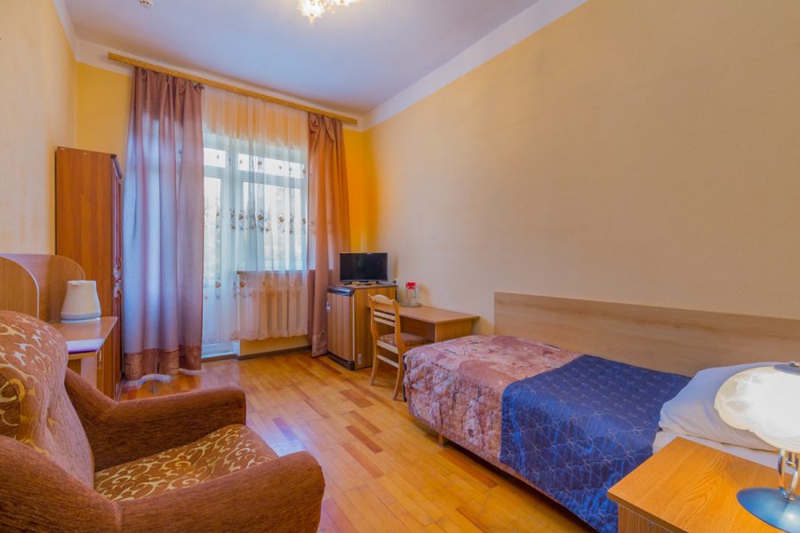 Одноместный номер стандарт в санатории Надежда в городе Ессентуки - фотография
