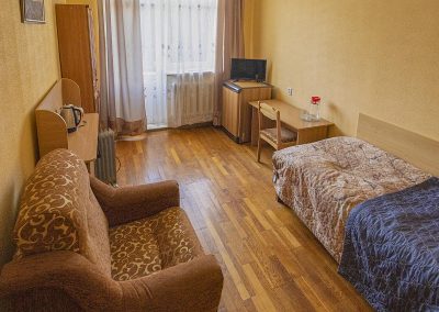 Одноместный номер стандарт в санатории Надежда в городе Ессентуки - фотография