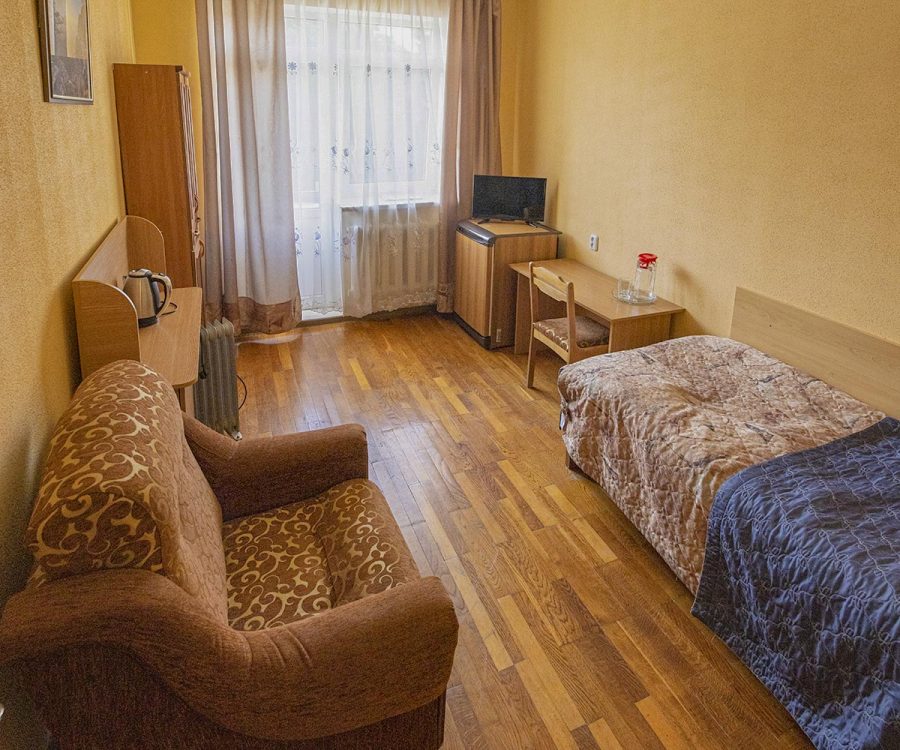 Одноместный номер стандарт в санатории Надежда в городе Ессентуки - фотография