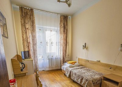 Одноместный номер стандарт в санатории Надежда в городе Ессентуки - фотография