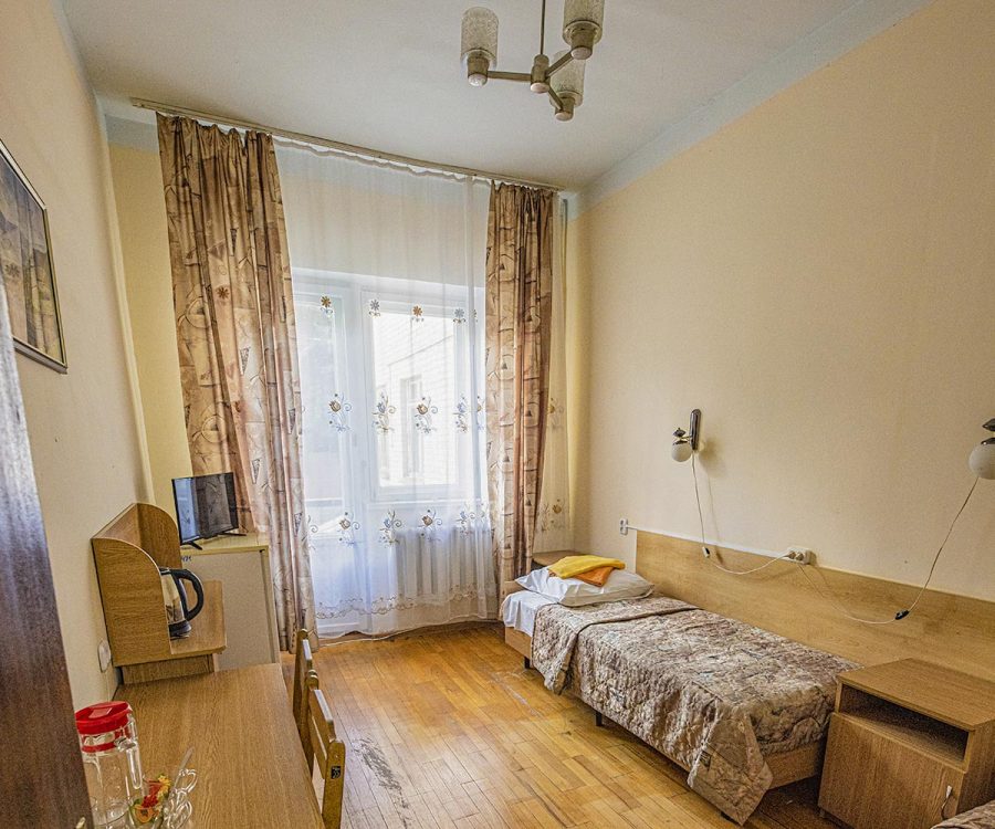 Одноместный номер стандарт в санатории Надежда в городе Ессентуки - фотография