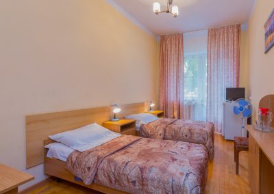 Двухместный номер с балконом в санатории Надежда в городе Ессентуки - фотография