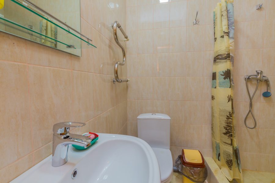 Двухместный номер с балконом в санатории Надежда в городе Ессентуки - фотография