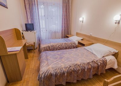 Двухместный номер с балконом в санатории Надежда в городе Ессентуки - фотография