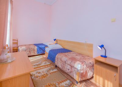 Двухместный номер без балкона в санатории Надежда в городе Ессентуки - фотография