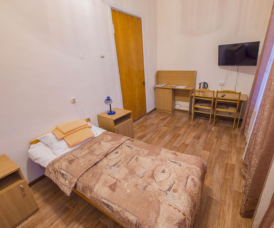 Двухместный номер без балкона в санатории Надежда в городе Ессентуки - фотография