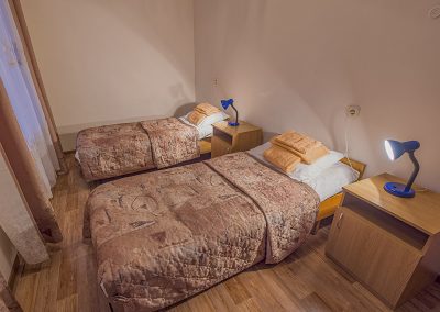 Двухместный номер без балкона в санатории Надежда в городе Ессентуки - фотография