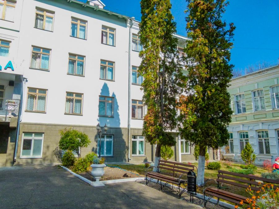 Корпус санатория Надежда в городе Ессентуки - фотография