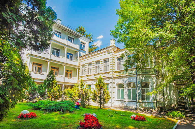 Корпус санатория Надежда в городе Ессентуки - фотография