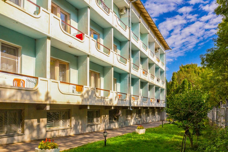 Корпус санатория Надежда в городе Ессентуки - фотография