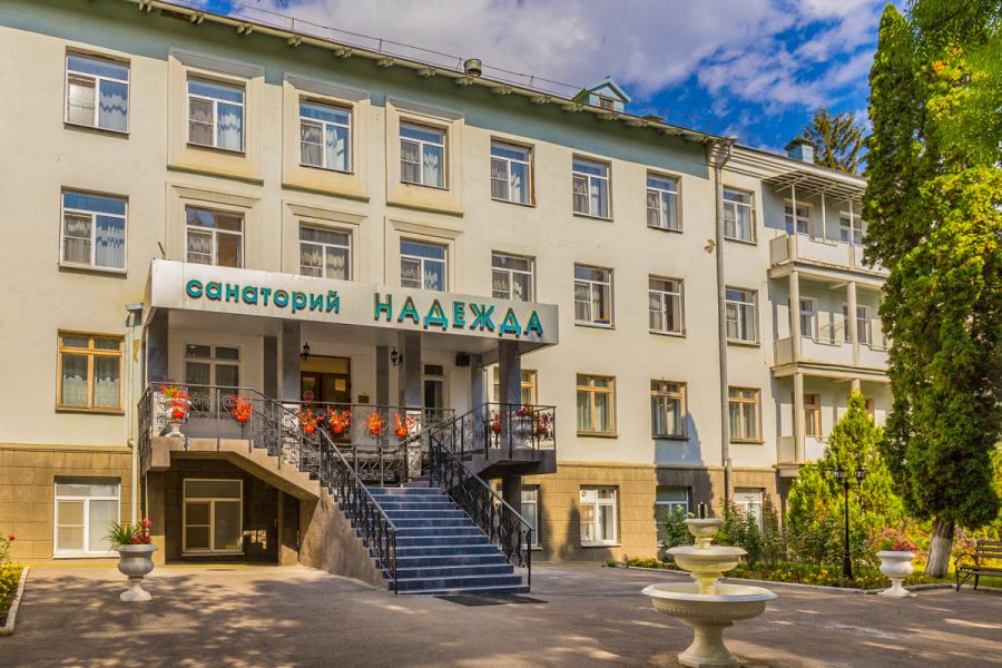 Корпус санатория Надежда в городе Ессентуки - фотография