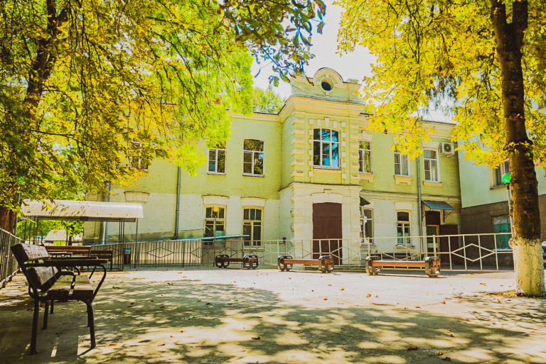 Корпус санатория Надежда в городе Ессентуки - фотография