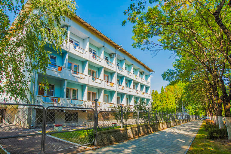 Корпус санатория Надежда в городе Ессентуки - фотография