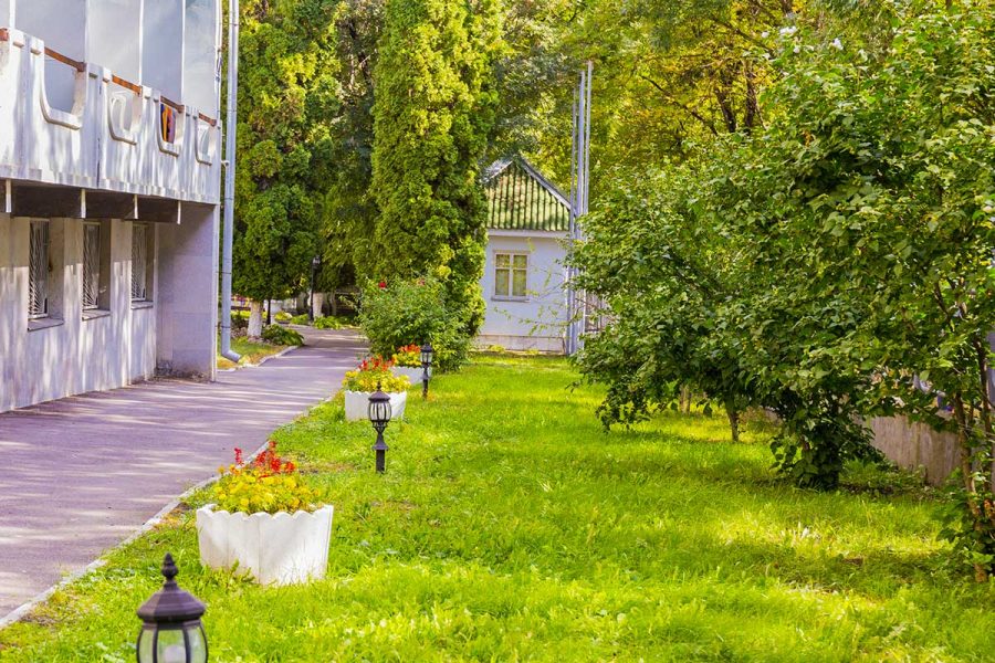 Корпус санатория Надежда в городе Ессентуки - фотография