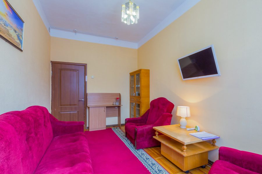 Двухкомнатный двухместный люкс в санатории Надежда в городе Ессентуки - фотография