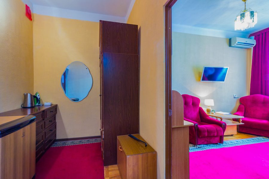 Двухкомнатный двухместный люкс в санатории Надежда в городе Ессентуки - фотография