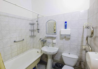 Двухкомнатный двухместный люкс в санатории Надежда в городе Ессентуки - фотография