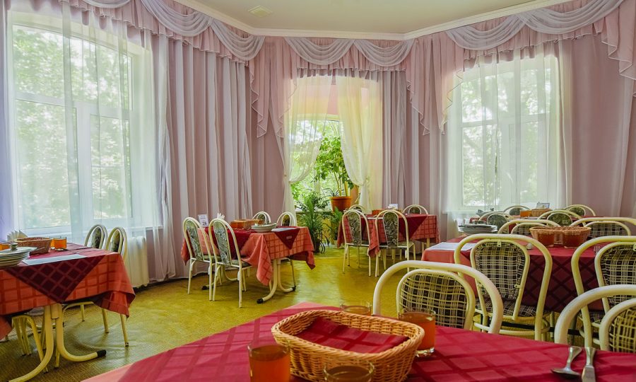 Обеденный зал в санатории Надежда в городе Ессентуки - фотография