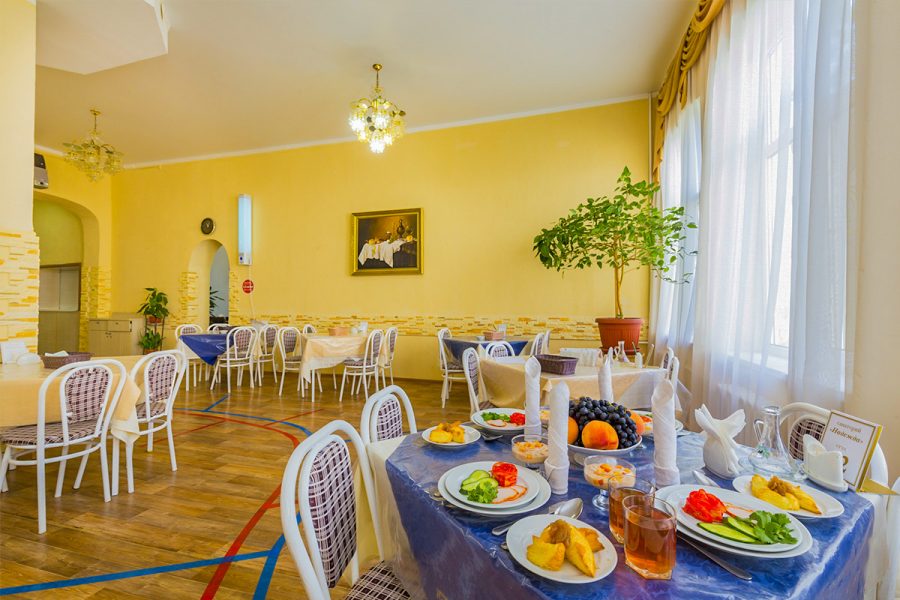 Обеденный зал в санатории Надежда в городе Ессентуки - фотография