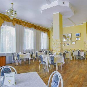 Обеденный зал в санатории Надежда в городе Ессентуки - фотография