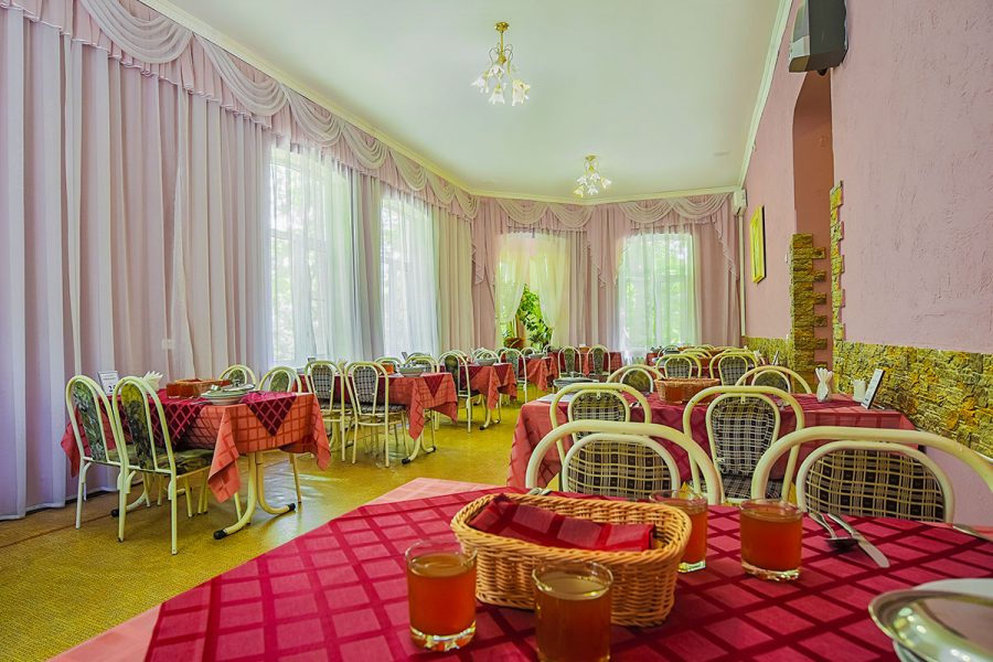 Обеденный зал в санатории Надежда в городе Ессентуки - фотография