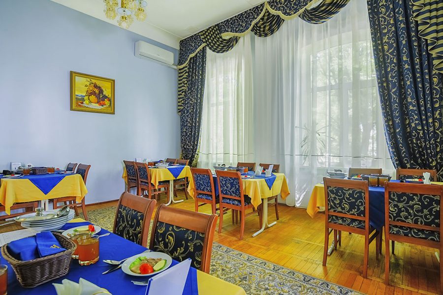 Обеденный зал в санатории Надежда в городе Ессентуки - фотография