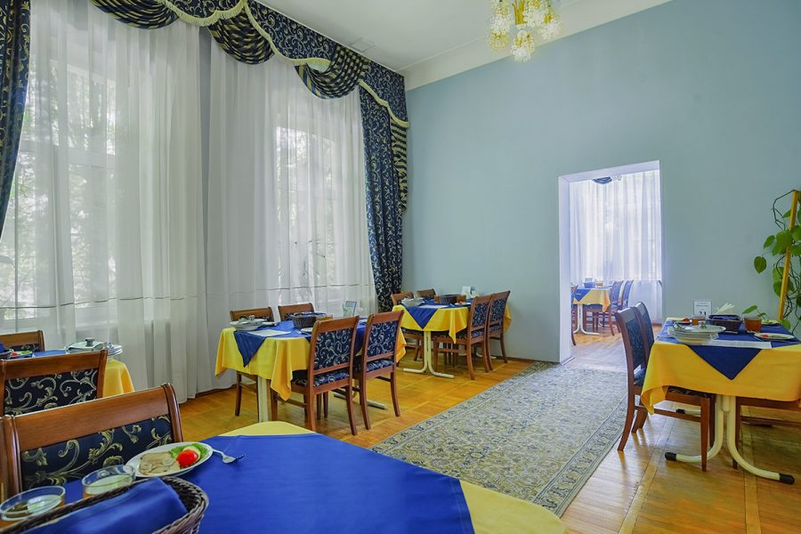 Обеденный зал в санатории Надежда в городе Ессентуки - фотография