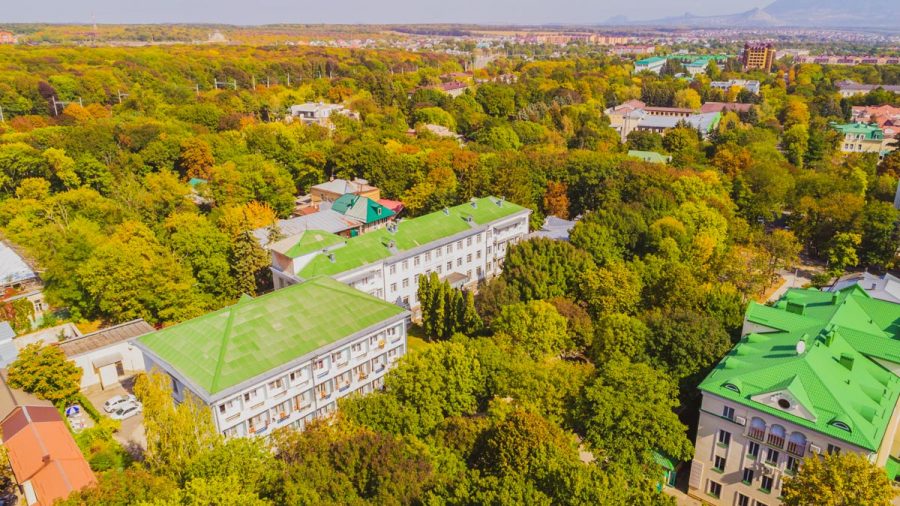Общий вид санатория Надежда в городе Ессентуки - фотография