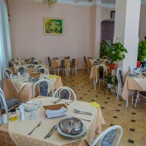 Обеденный зал в санатории Надежда в городе Ессентуки - фотография