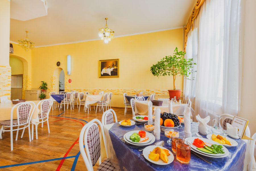 Обеденный зал в санатории Надежда в городе Ессентуки - фотография