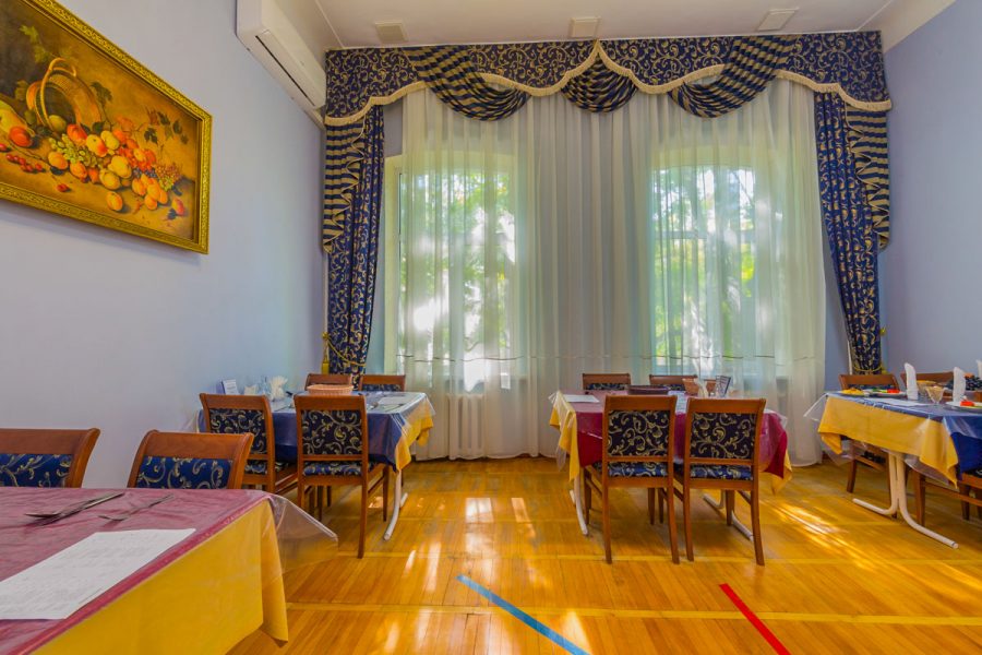 Обеденный зал в санатории Надежда в городе Ессентуки - фотография