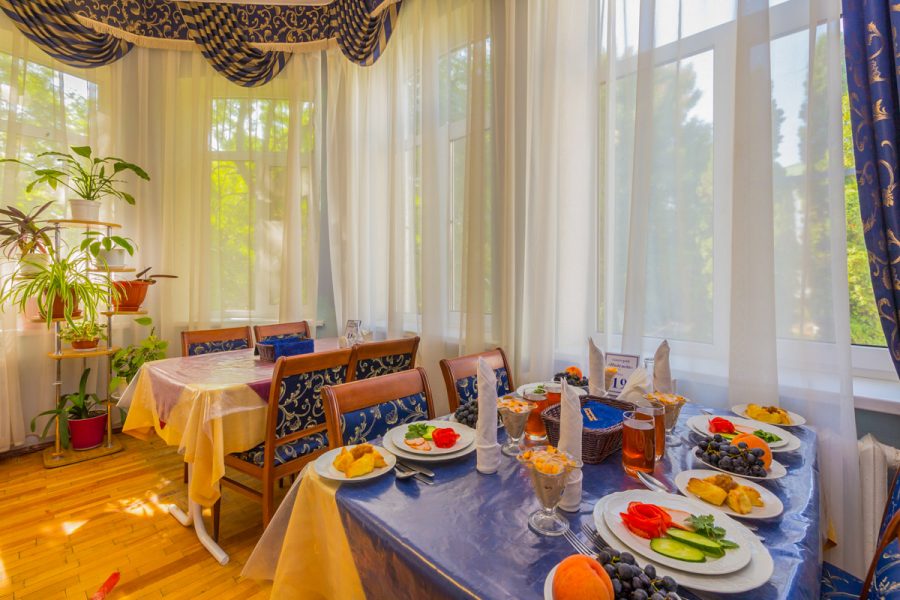 Обеденный зал в санатории Надежда в городе Ессентуки - фотография