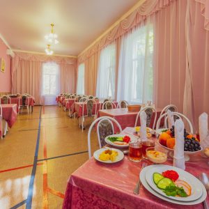Обеденный зал в санатории Надежда в городе Ессентуки - фотография