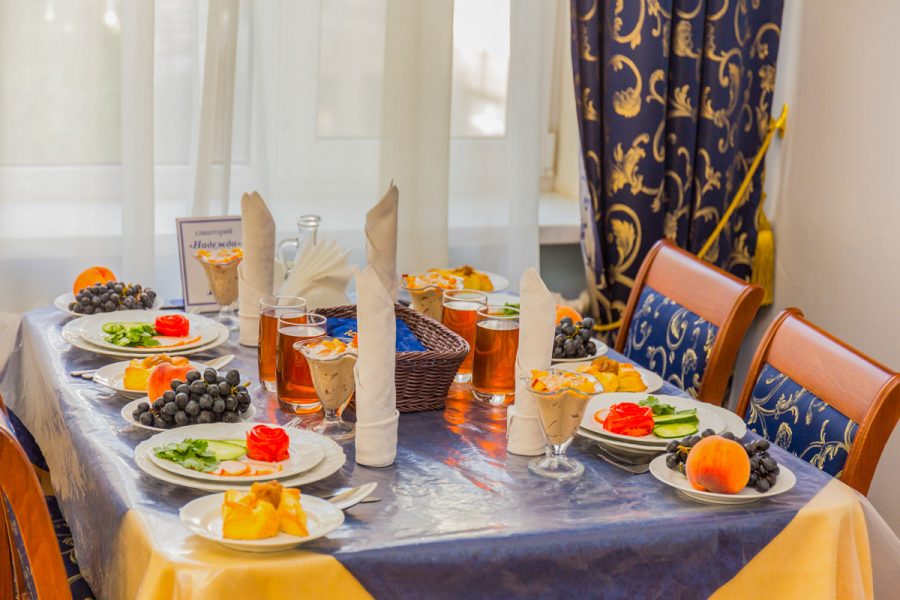 Обеденный зал в санатории Надежда в городе Ессентуки - фотография