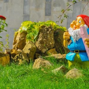 Гномик на территории в санатории Надежда в городе Ессентуки - фотография