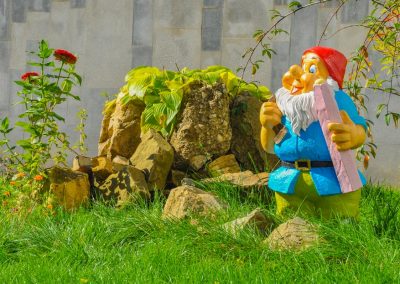 Гномик на территории в санатории Надежда в городе Ессентуки - фотография