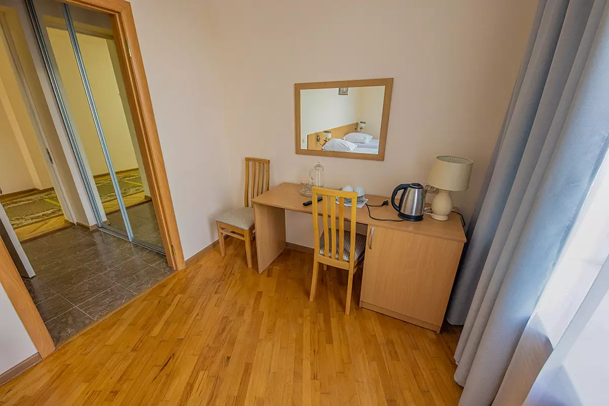 Двухместный улучшенный номер в санатории Надежда в городе Ессентуки - фотография