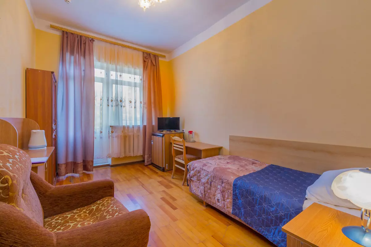 Одноместный номер стандарт в санатории Надежда в городе Ессентуки - фотография