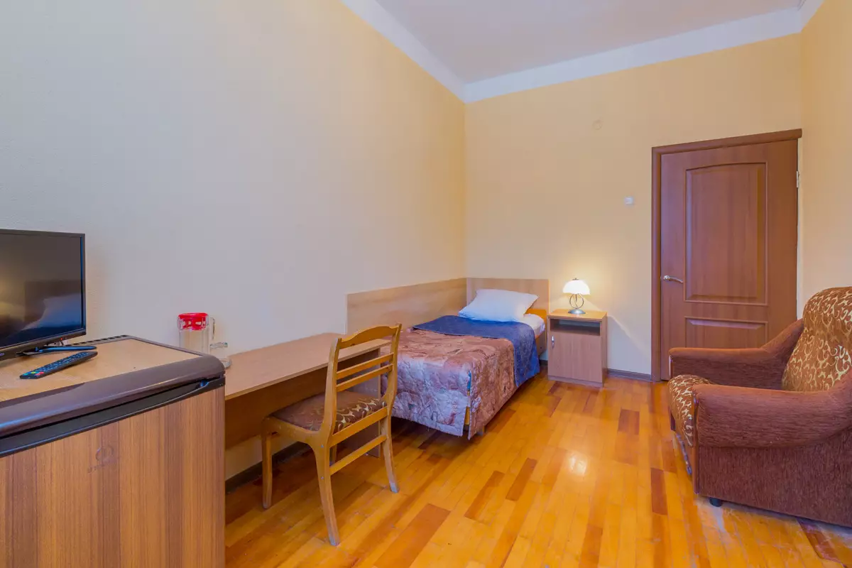 Одноместный номер стандарт в санатории Надежда в городе Ессентуки - фотография