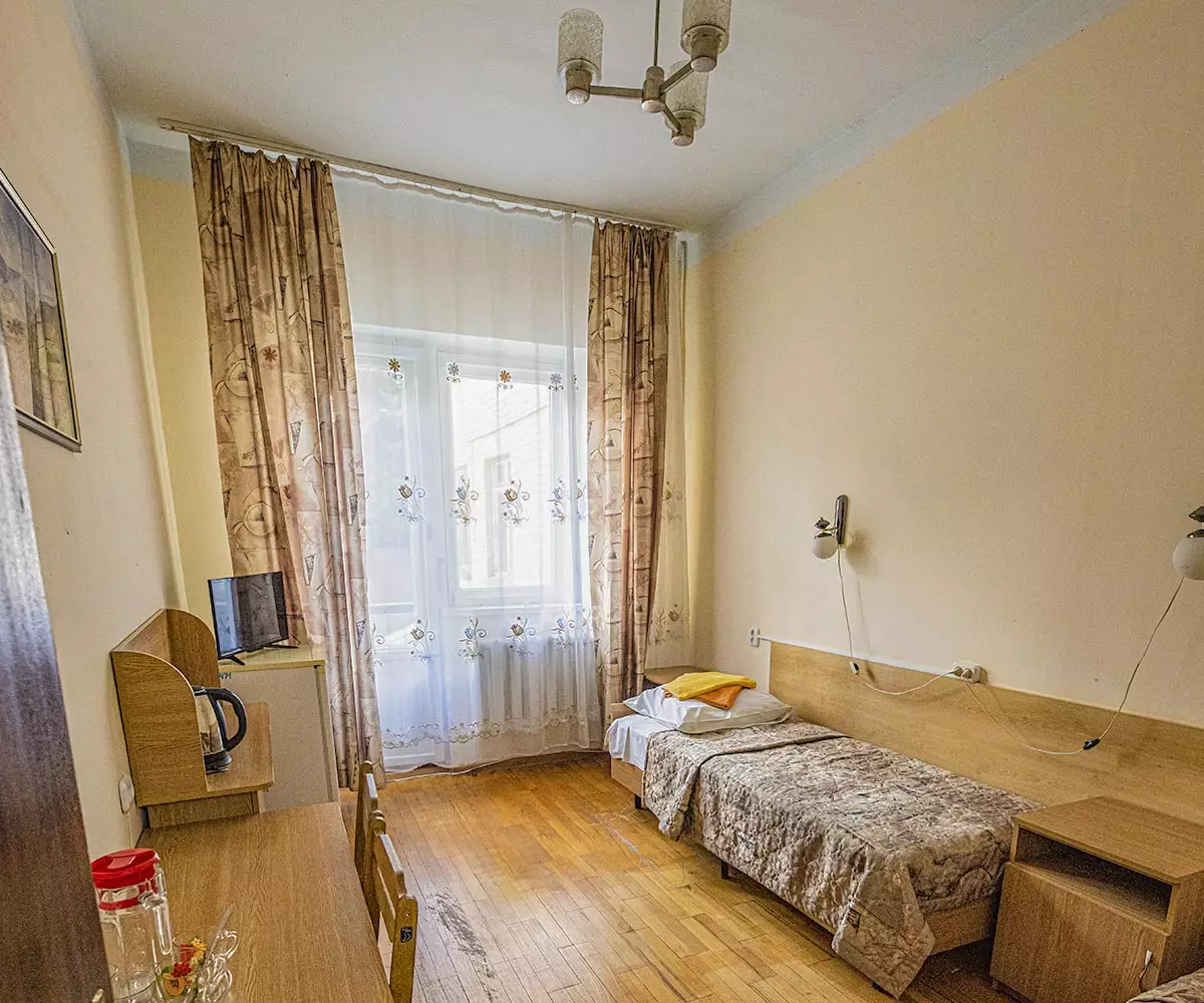 Одноместный номер стандарт в санатории Надежда в городе Ессентуки - фотография