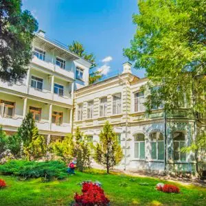 Корпус санатория Надежда в городе Ессентуки - фотография