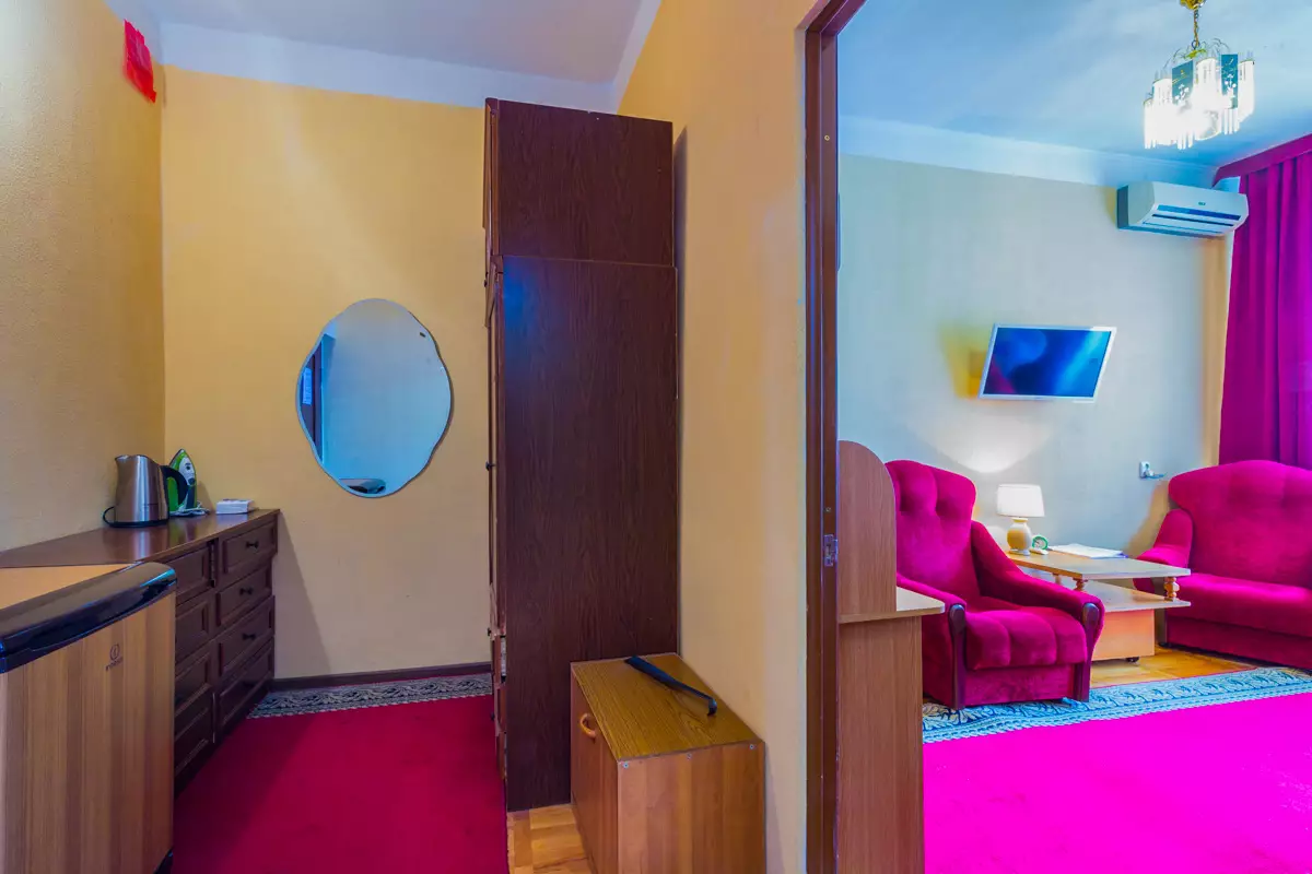 Двухкомнатный двухместный люкс в санатории Надежда в городе Ессентуки - фотография