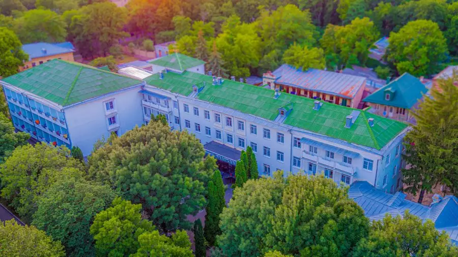 Общий вид санатория Надежда в городе Ессентуки - фотография